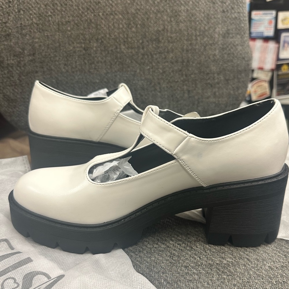 Brand new shoes 8.5